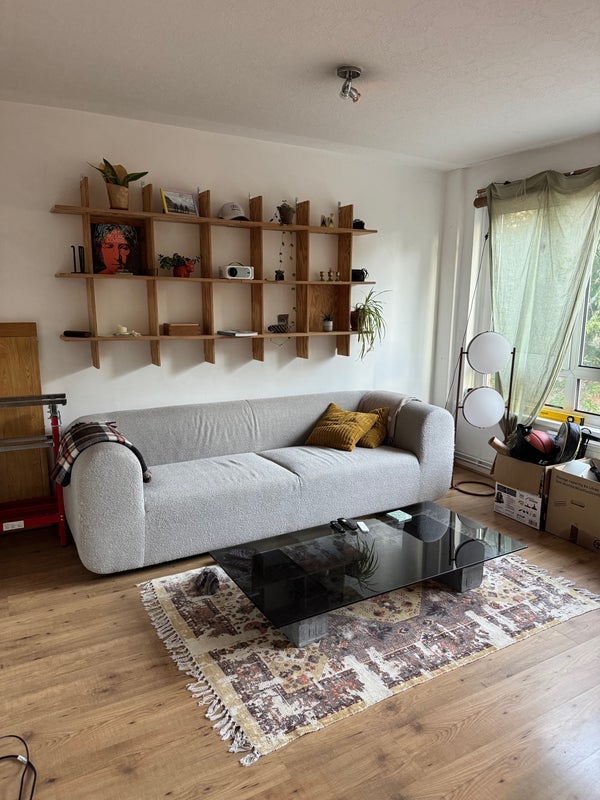 Flat Ravenscroft Street in Greater London