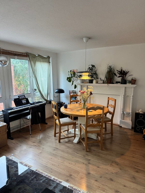 Flat Ravenscroft Street in Greater London