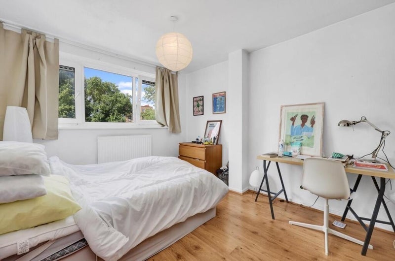 Flat Ravenscroft Street in Greater London