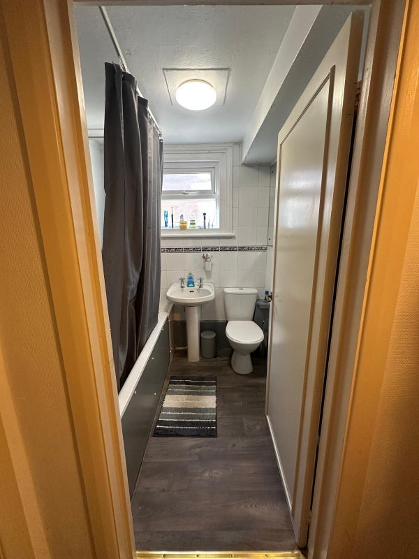 Room Laitwood Road in Greater London