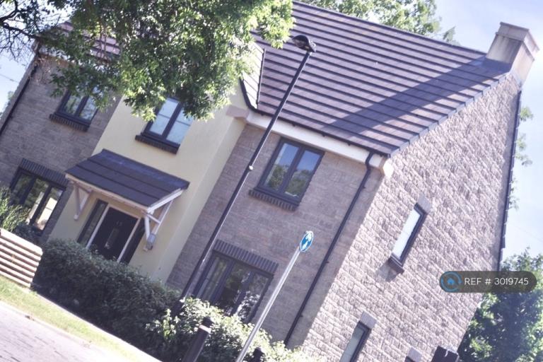 Room Gloucester Road in Filton
