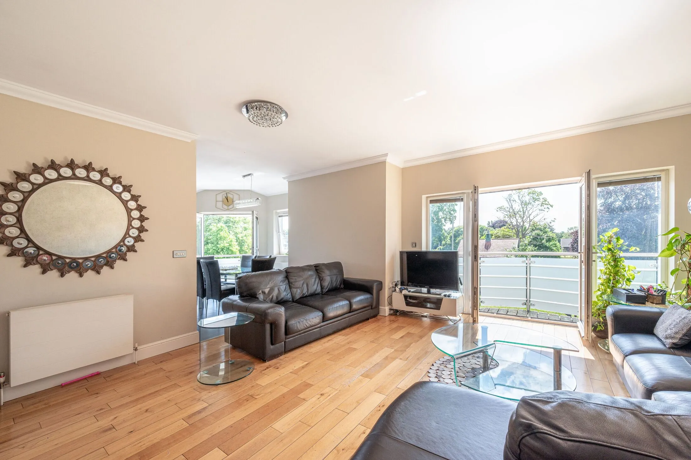 Flat Wentworth Park in Greater London