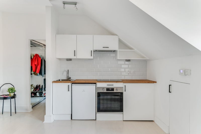 Flat Broadhurst Gardens in Greater London
