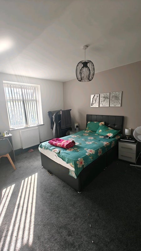 Room Great Cheetham Street East in Salford