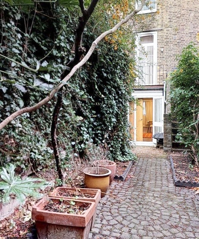 Flat Elia Street in Greater London