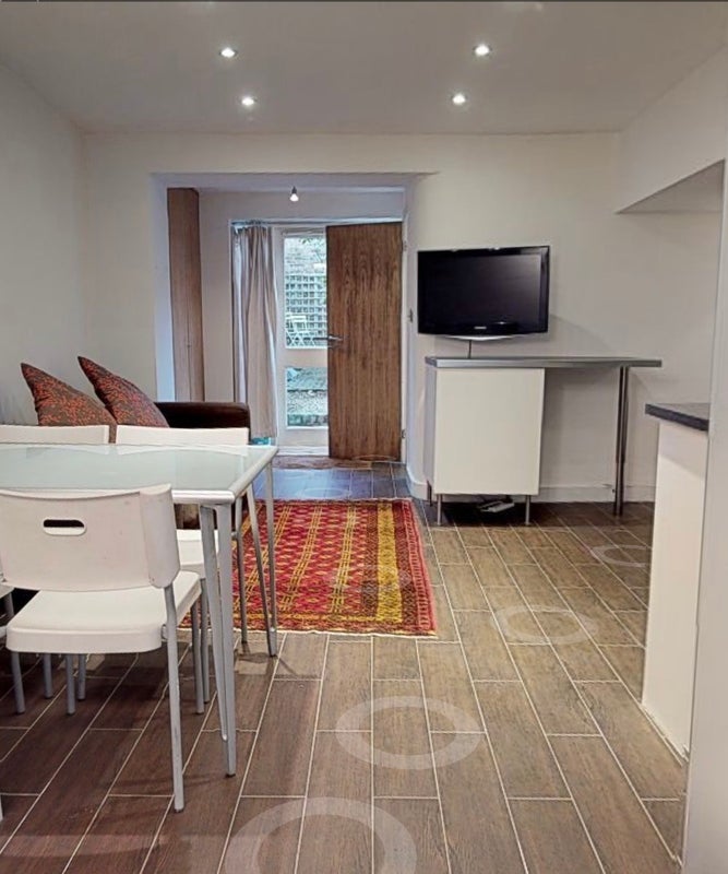 Flat Elia Street in Greater London
