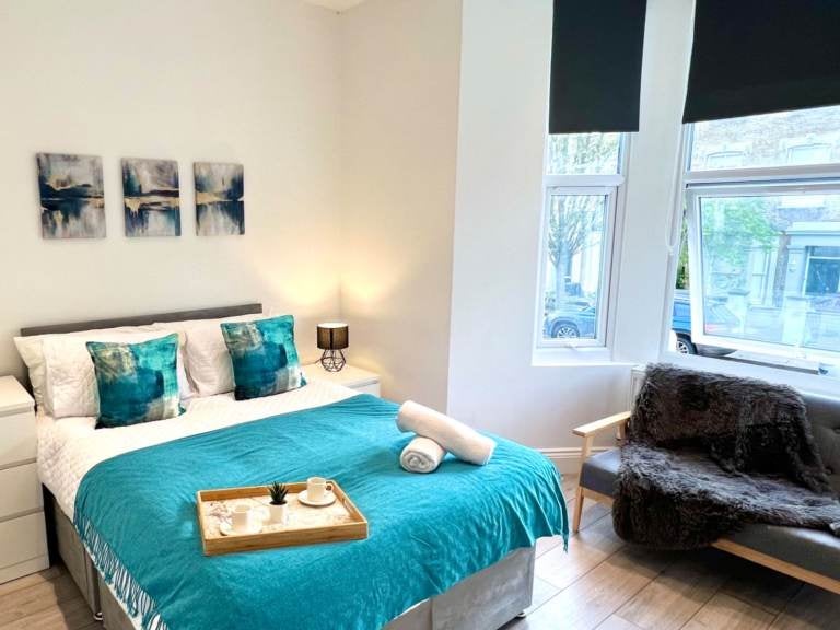 Flat Devonport Road in Greater London