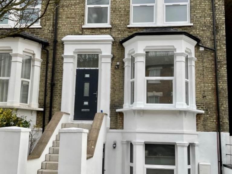 Flat Devonport Road in Greater London