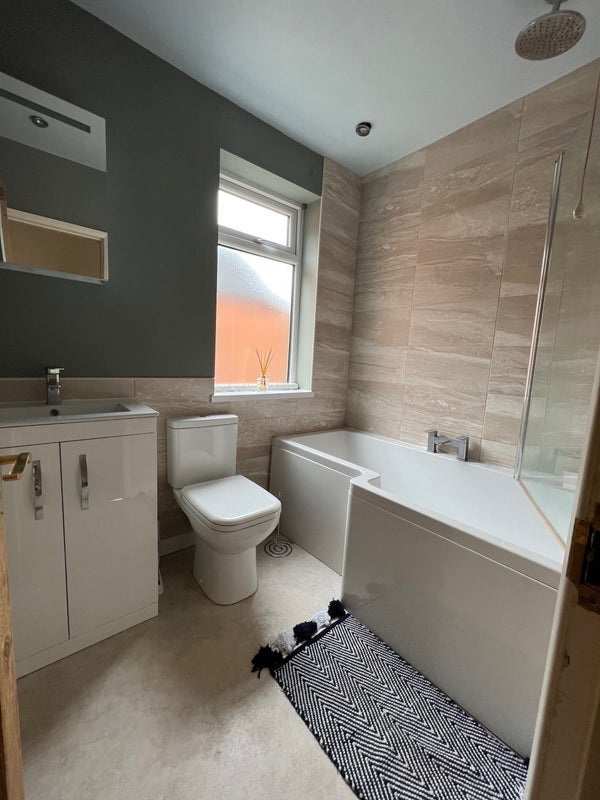 Room Sweetbriar Road in Leicester