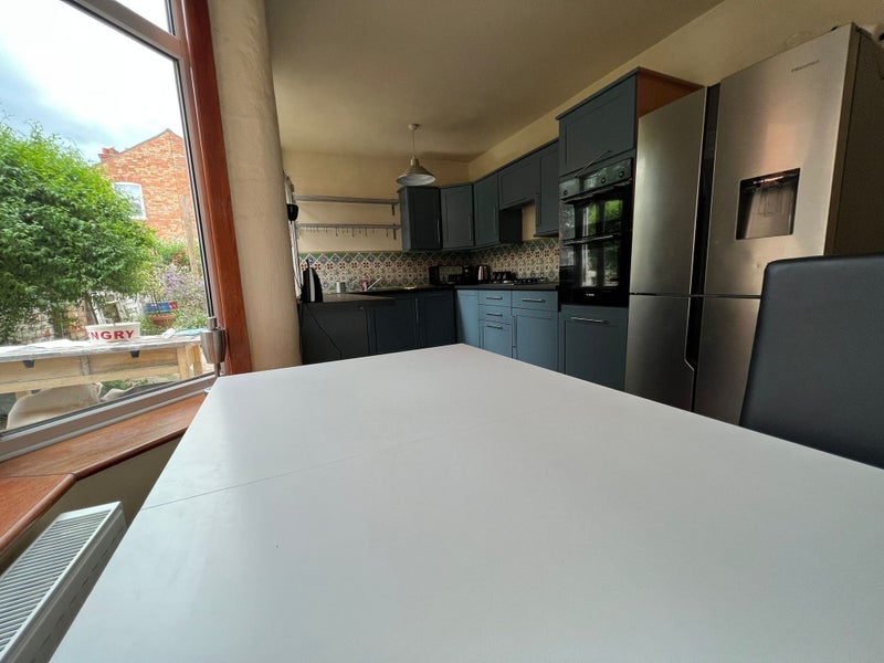 Room Sweetbriar Road in Leicester