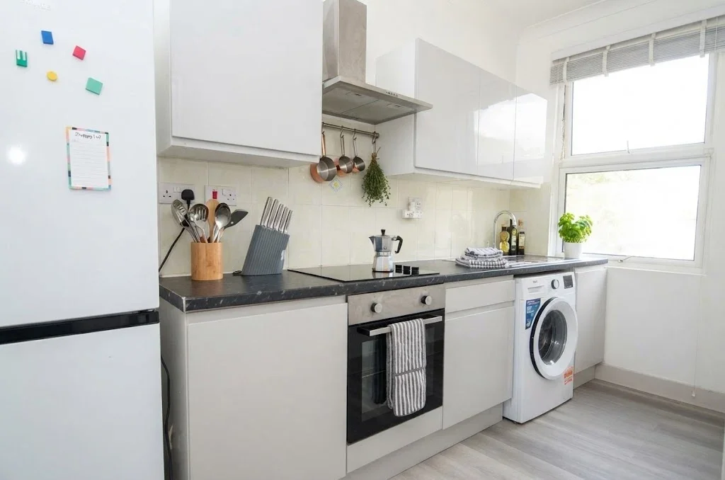Flat Lennard Road in Greater London