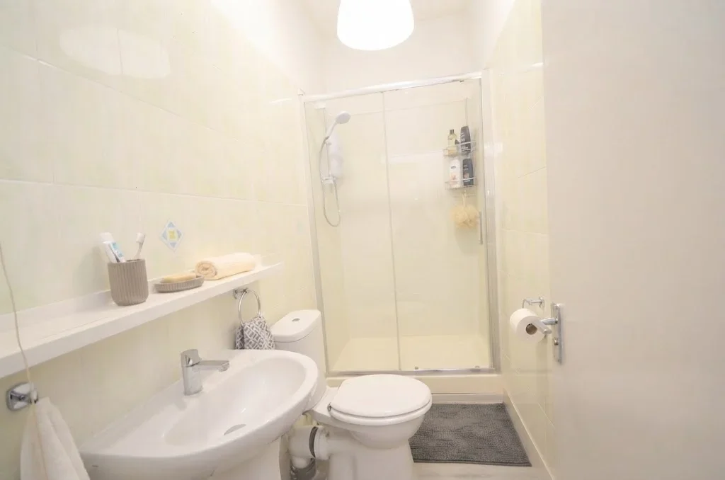 Flat Lennard Road in Greater London
