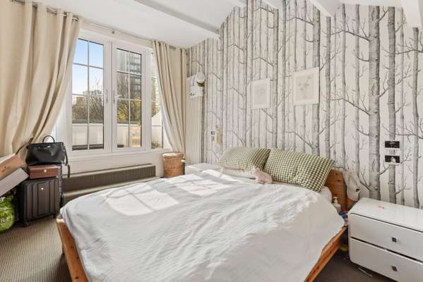 Flat Vicarage Crescent in Greater London