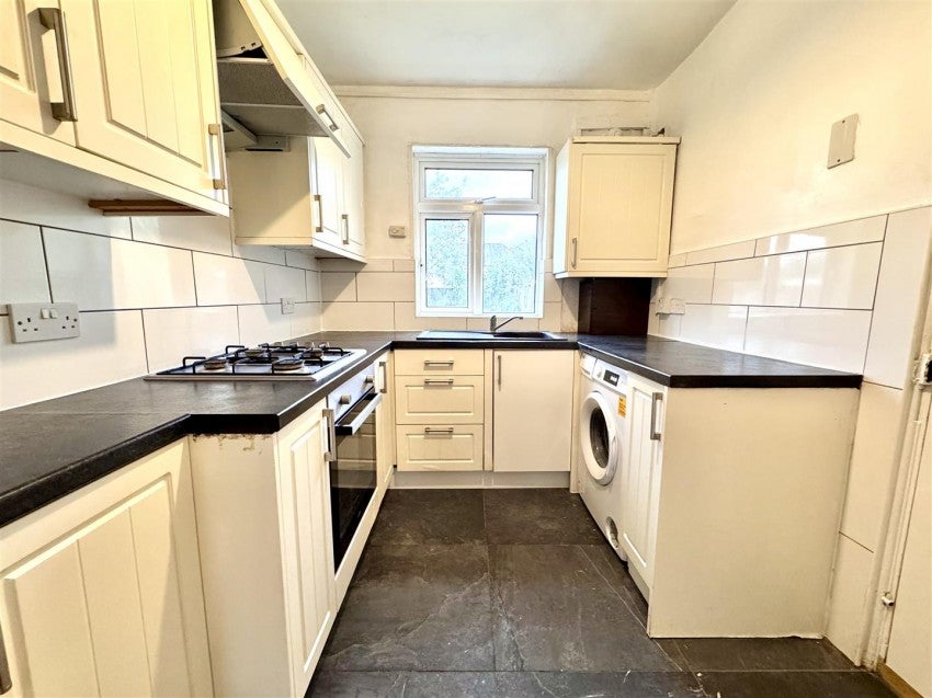 House Barrington Road in Greater London