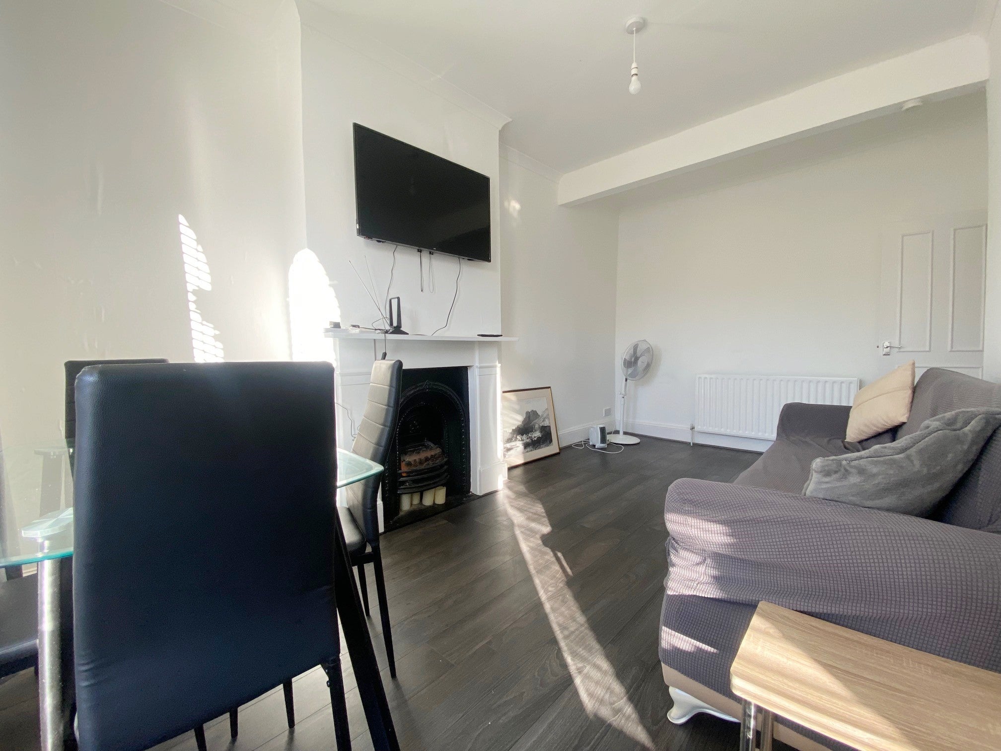 Flat Sunninghill Road in Greater London
