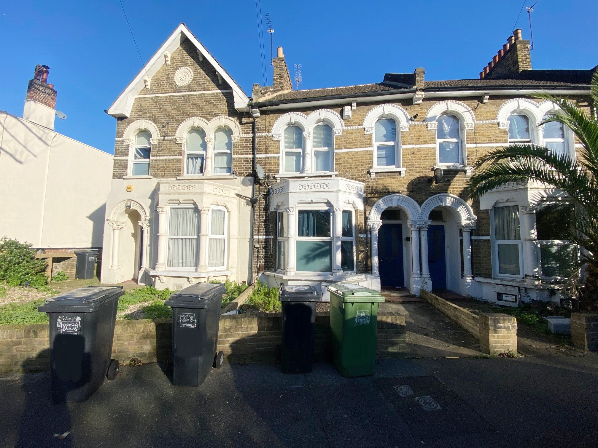 Flat Sunninghill Road in Greater London