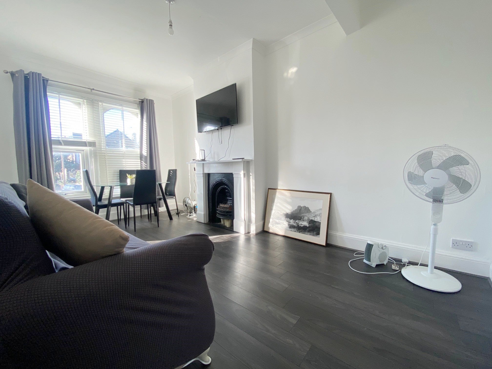 Flat Sunninghill Road in Greater London