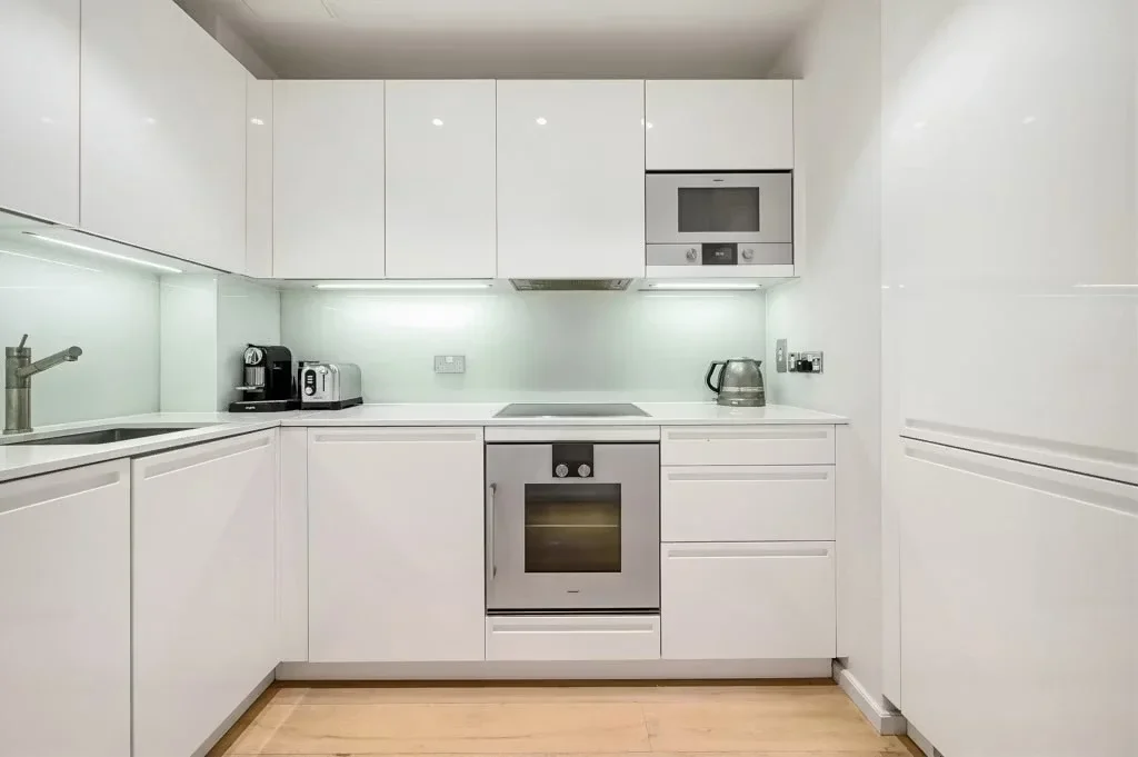Flat Conduit Street in City of Westminster