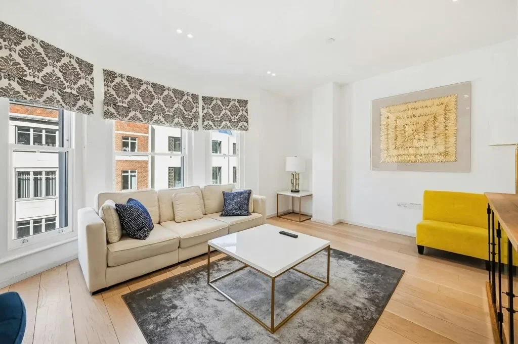 Flat Conduit Street in City of Westminster