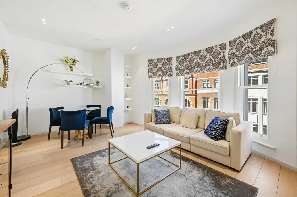 Flat Conduit Street in City of Westminster