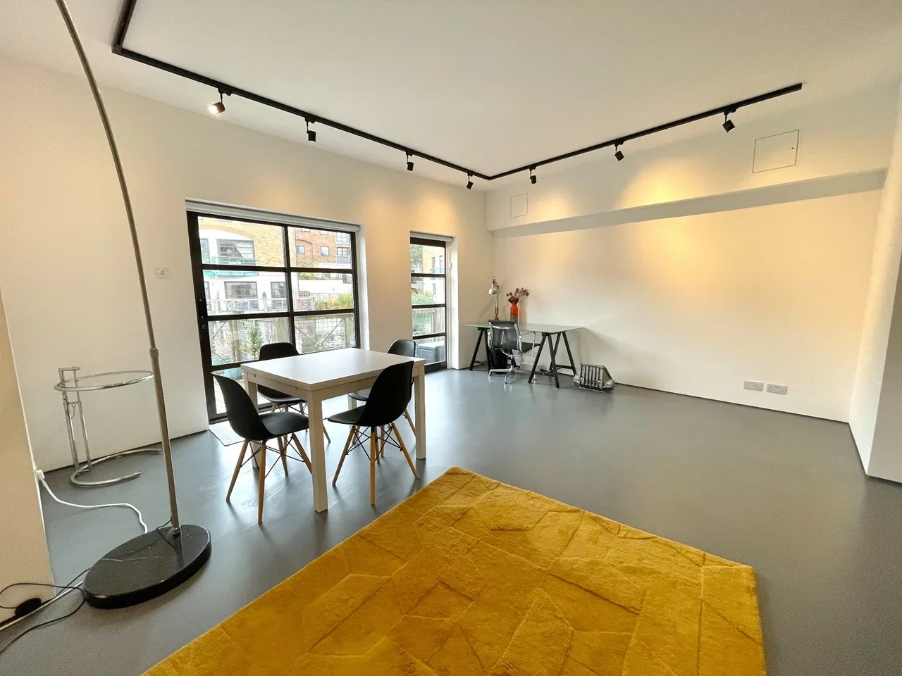 Flat Plover Way in Greater London