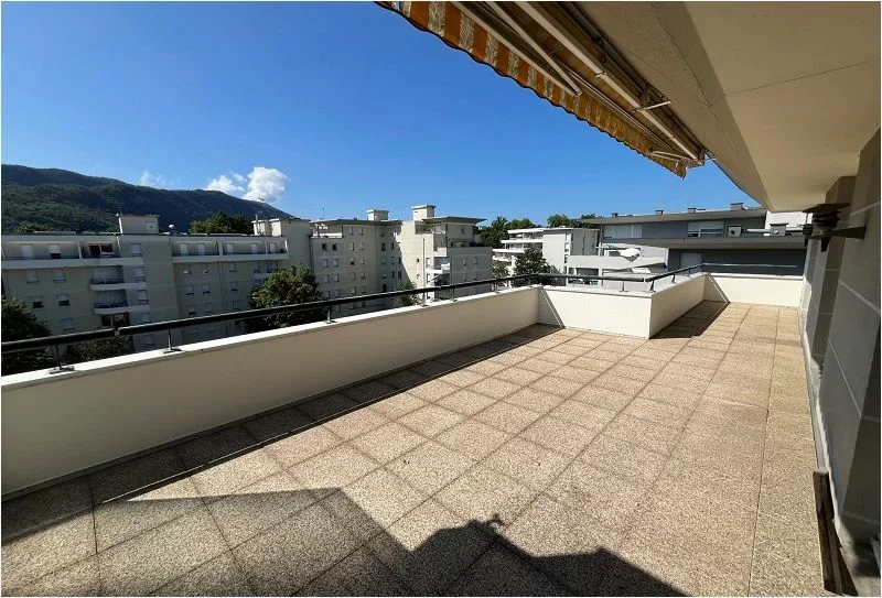 Flat Chemin du Plaisir in Quintal