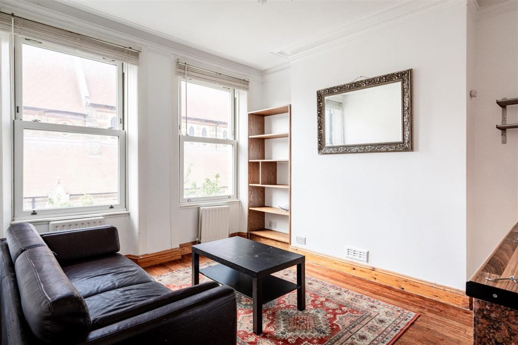 Flat Minford Gardens in Greater London