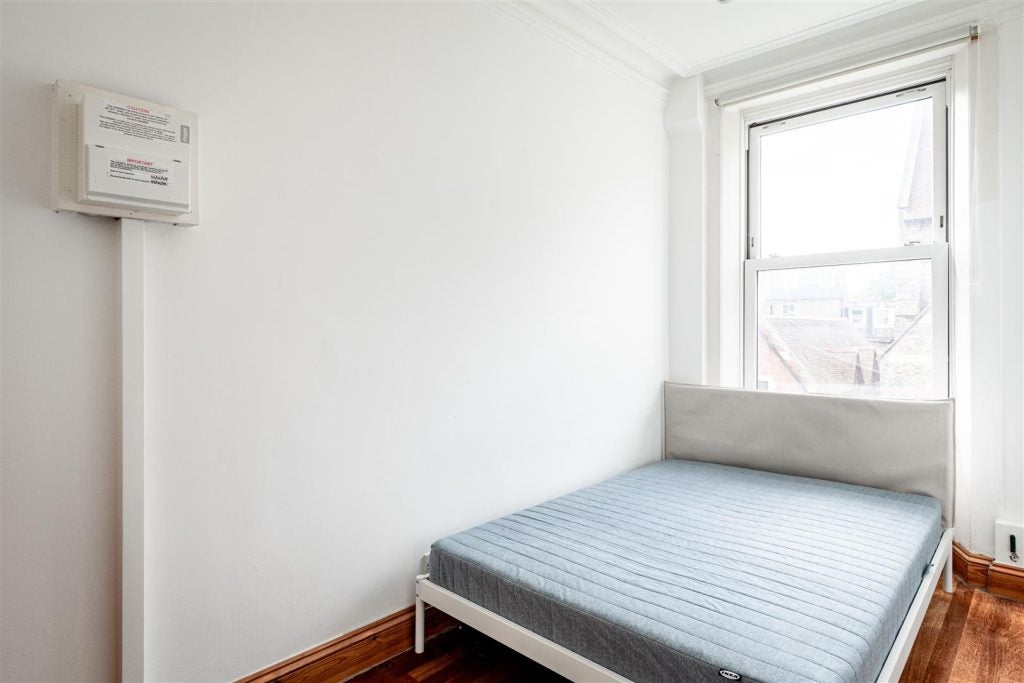 Flat Minford Gardens in Greater London