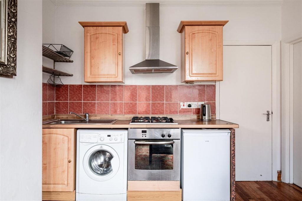 Flat Minford Gardens in Greater London