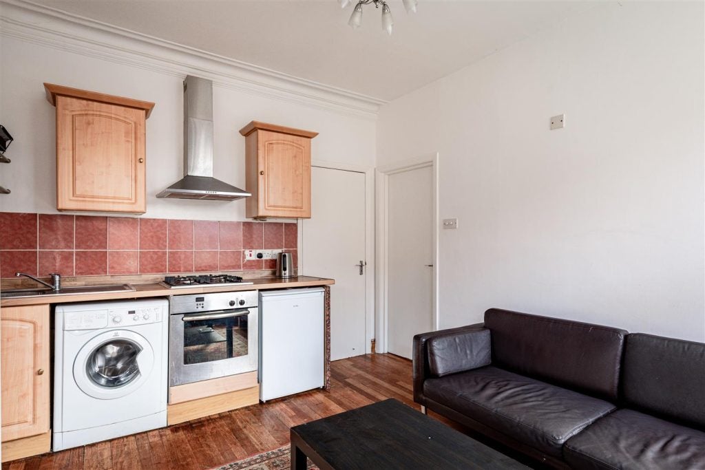 Flat Minford Gardens in Greater London