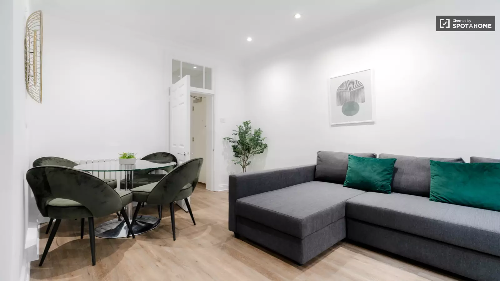 Flat Bourlet Close in City of Westminster