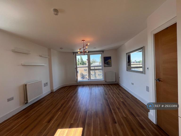 Flat Sidmouth Avenue in Greater London
