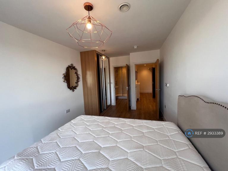 Flat Sidmouth Avenue in Greater London