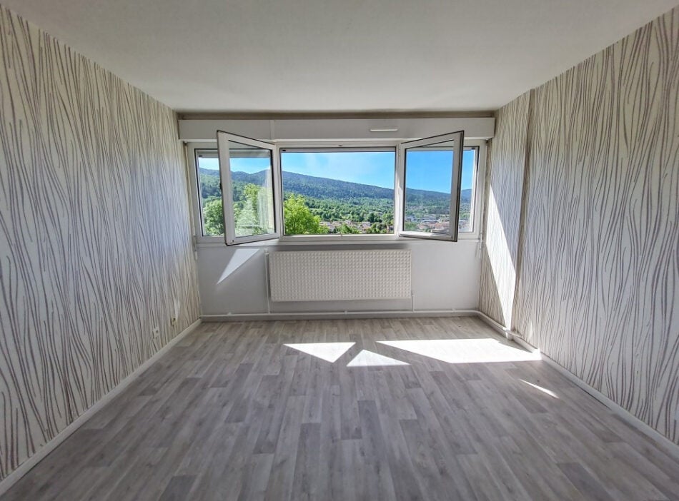 Flat Place de la Mairie in Arbent