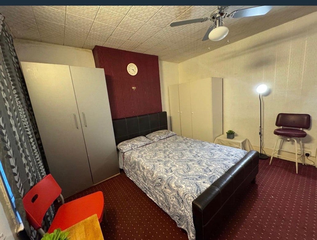 Room Woodcroft Road in Greater London