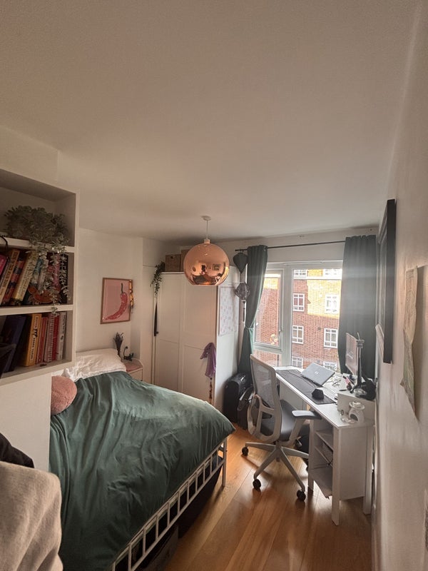 Room Collent Street in Greater London
