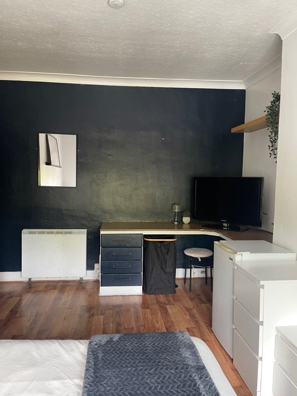 Room Walpole Road in Greater London