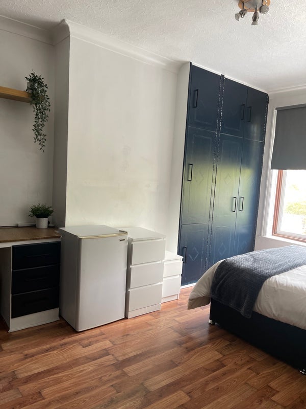 Room Walpole Road in Greater London