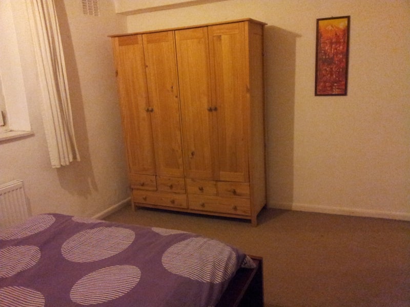 Room Riley Road in Greater London