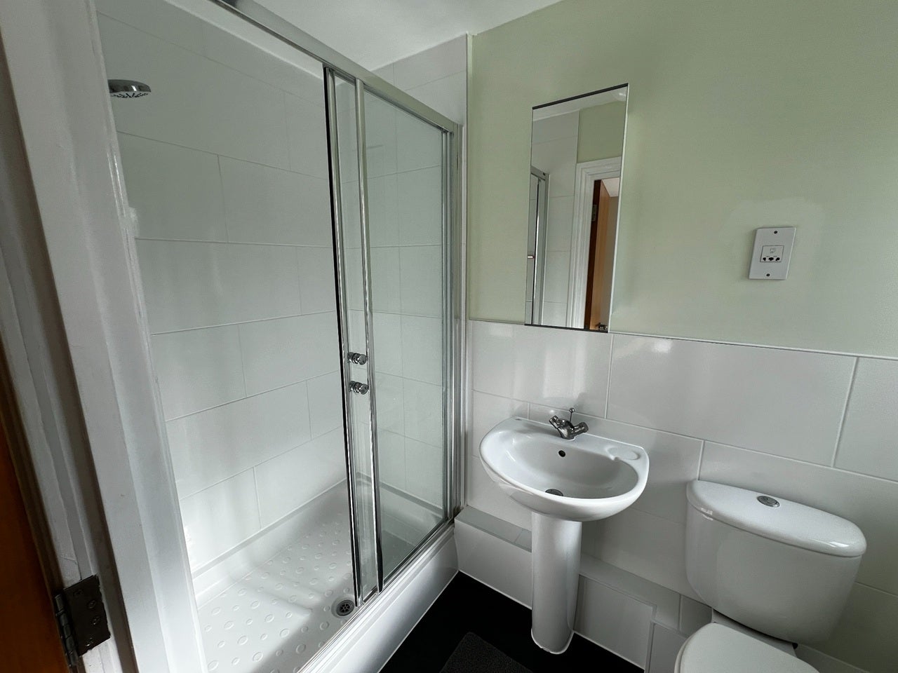Flat Denham Road in Greater London