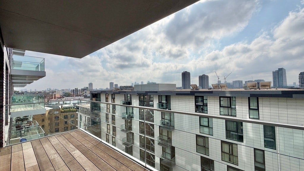 Flat Stable Walk in Greater London