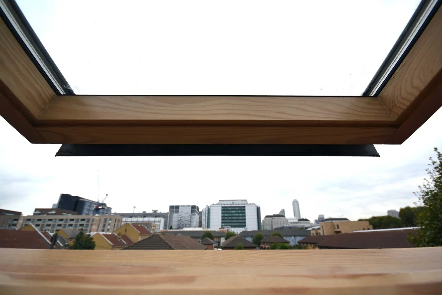 Room Dee Street in Greater London