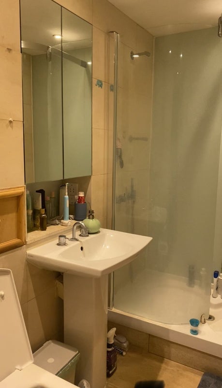 Room Leman Street in Greater London