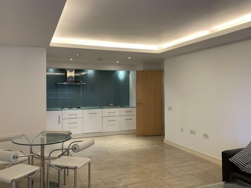 Room Leman Street in Greater London