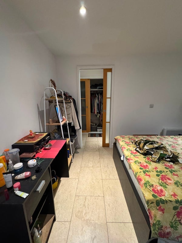 Room Leman Street in Greater London