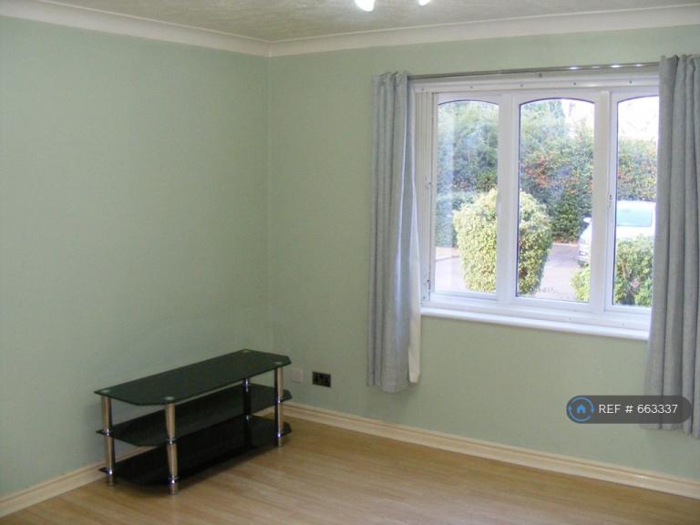 Flat Lister Close in Greater London