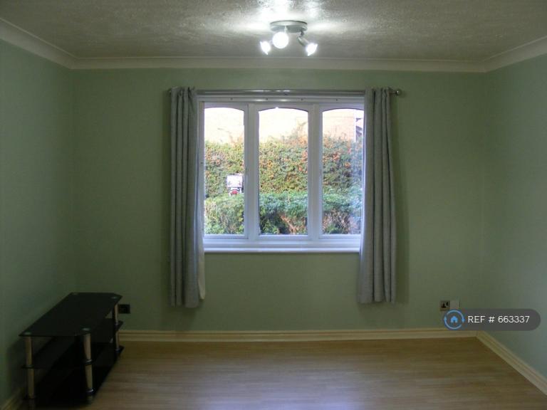 Flat Lister Close in Greater London