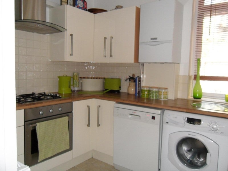 Flat Caxton Grove in Greater London