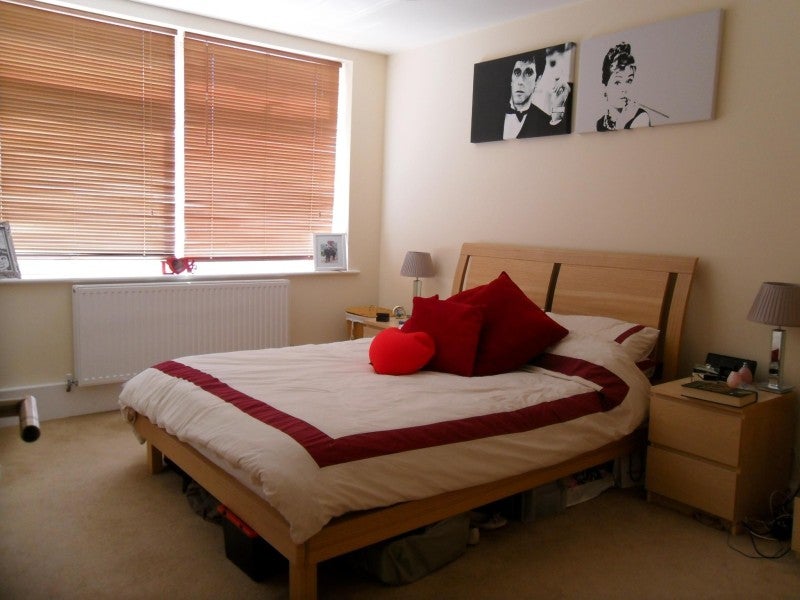 Flat Caxton Grove in Greater London