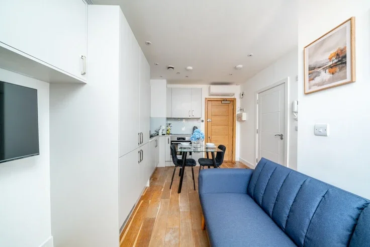 Flat Victoria Road in Greater London